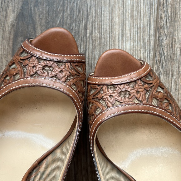 Christian Louboutin Pampas Tan Floral Lasercut Lady Peep Heel | 39 - Picture 3 of 11